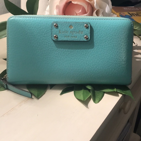 kate spade Handbags - 💙Kate Spade Wellesley Neda Wallet 💙